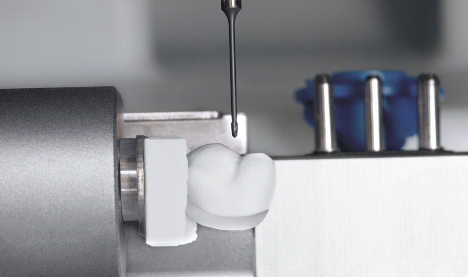 Image showing dry milling with E4 dental mill from vhf